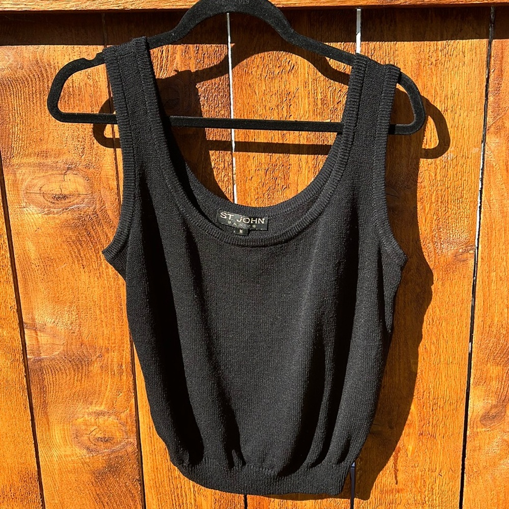 GUC St. John basics knit Black tank top. M Vintage